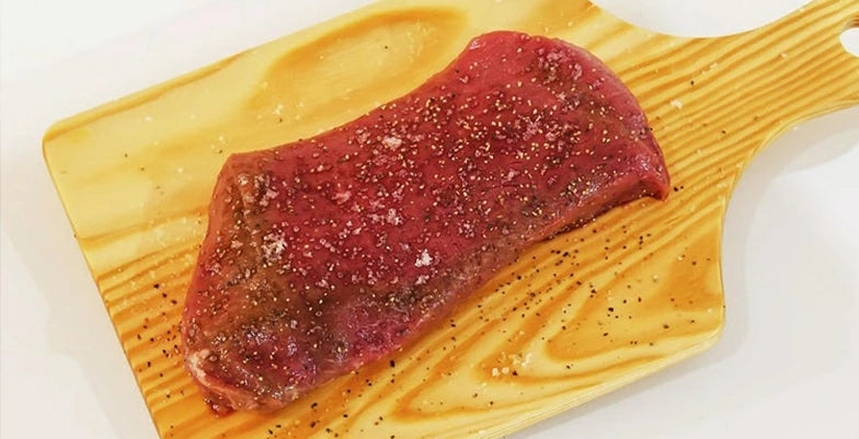 ラム肉に塩コショウ