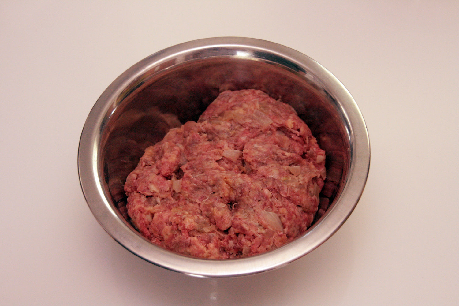 ミンチ肉をこねる